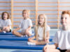 Kinder bei Bewegungsübungen im Präventionskurs